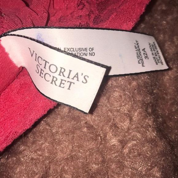 32A Victoria’s Secret push-up - Picture 2 of 2